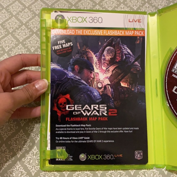 Xbox 360 Gears of War Bundle - Picture 9 of 12